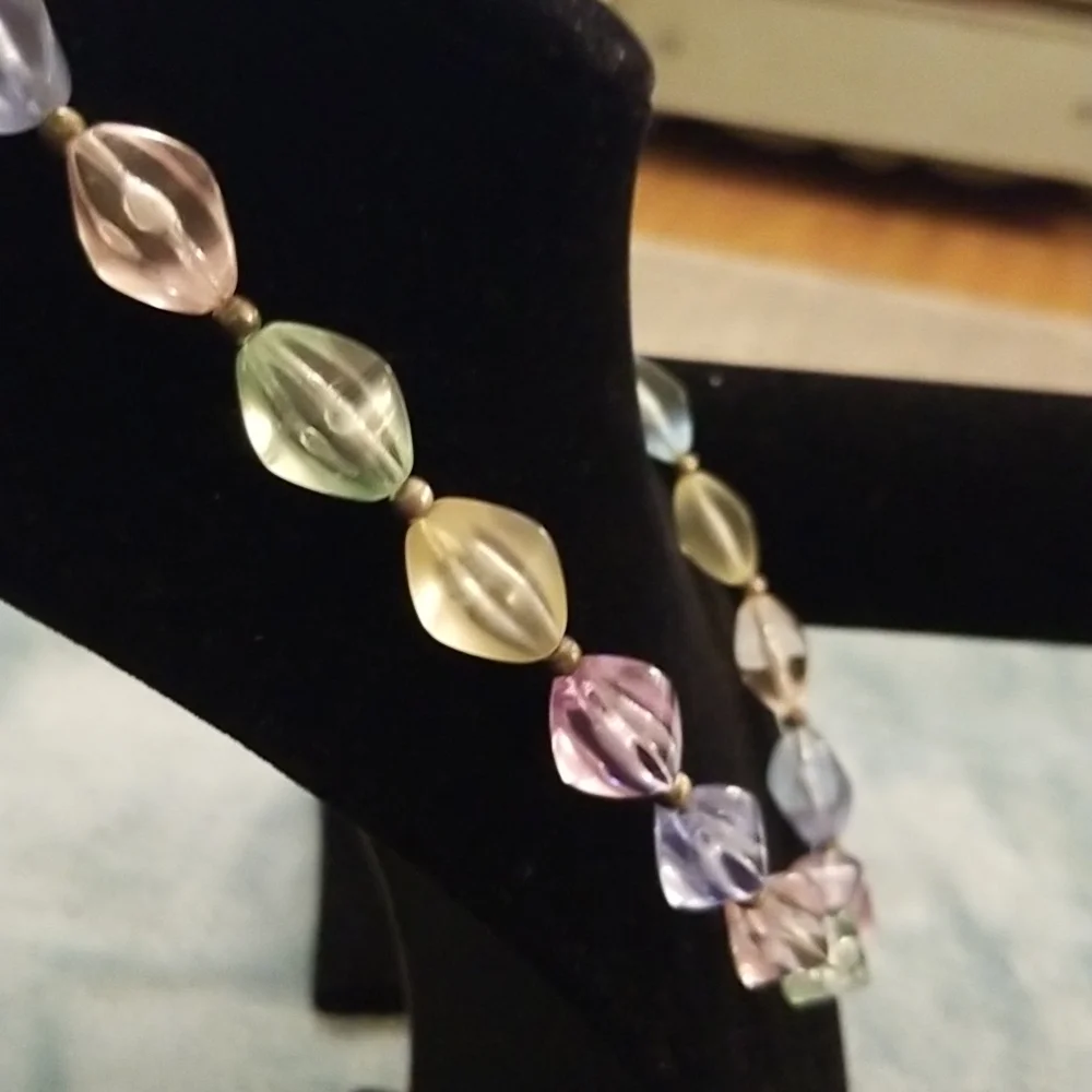 Colorful bead necklace - Picture 3 of 5